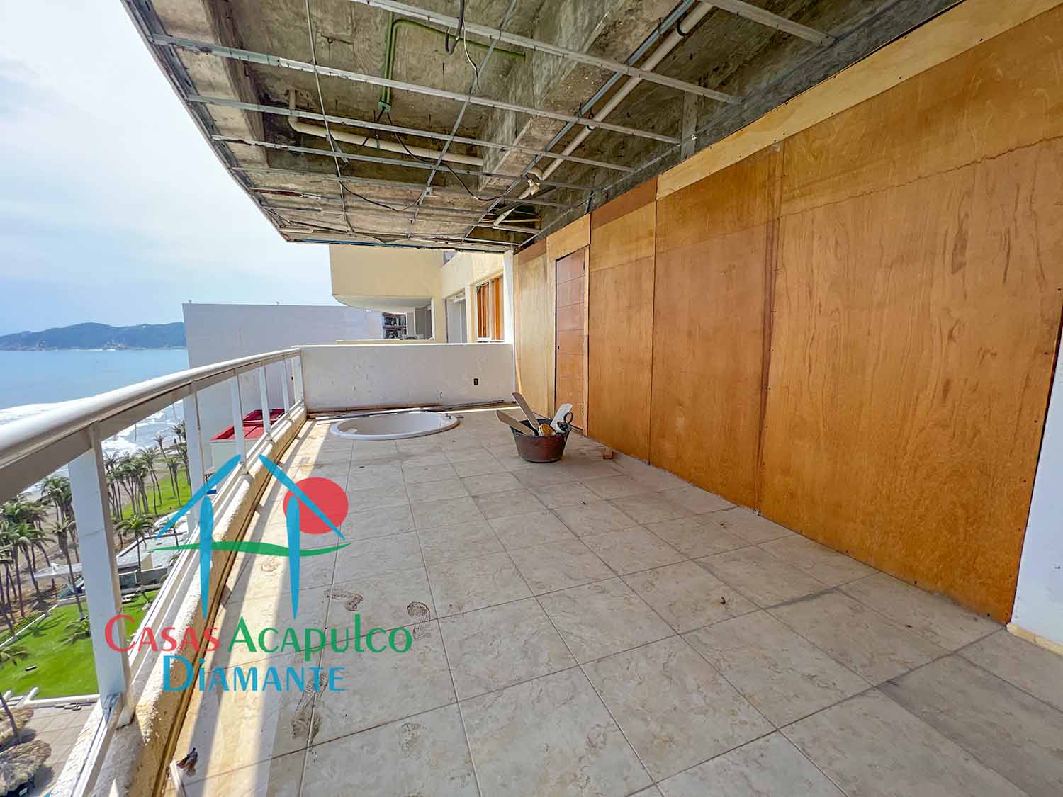 Galápagos 1001 - Terraza después de Otis 4